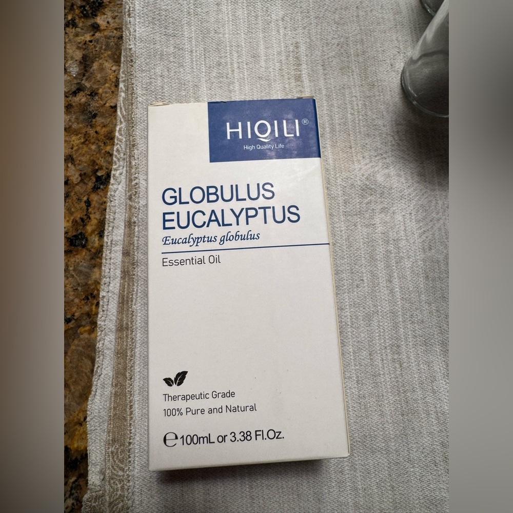 HIQILI Globulus Eucalyptus Essential Oil - White & Navy Box